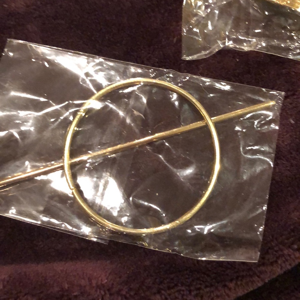 FREE Messy Bun Accessory 2piece - Picture 7 of 8